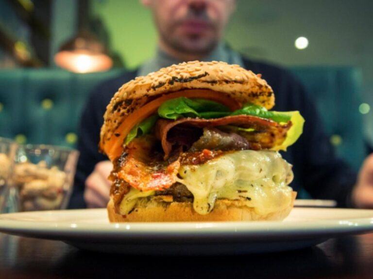 ACCLAIMED BURGER BAR DINER – SOUTH EASTERN SUBURBS