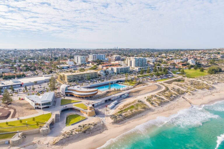 RARE SCARBOROUGH BEACHFRONT CAFE/RESTAURANT OPPORTUNITY