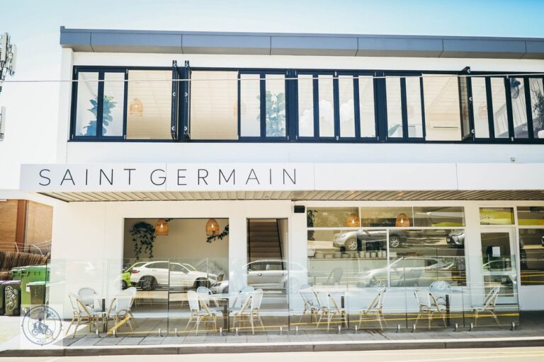 STUNNING BAYSIDE LICENSED RESTAURANT/BAR FOR SALE IN PRIME LOCATION
