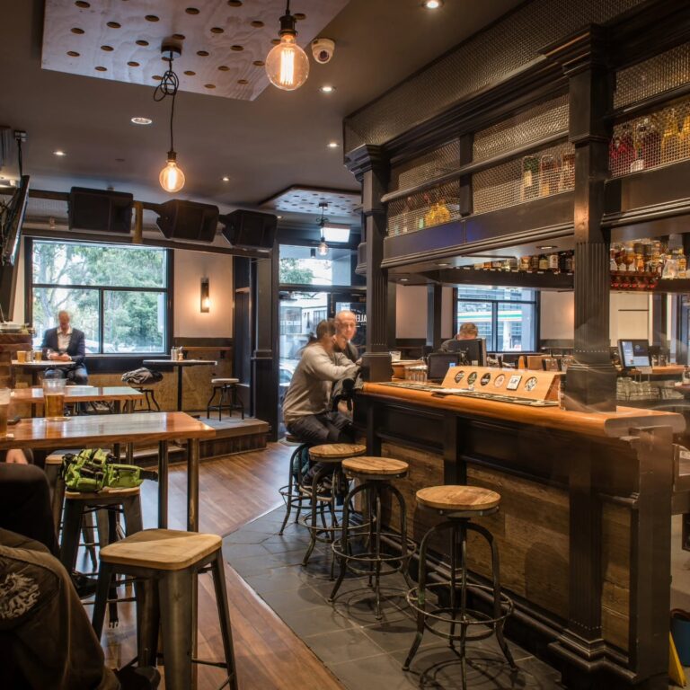 A LANDMARK INNER-MELBOURNE HOSPITALITY PUB & BACKPACKERS