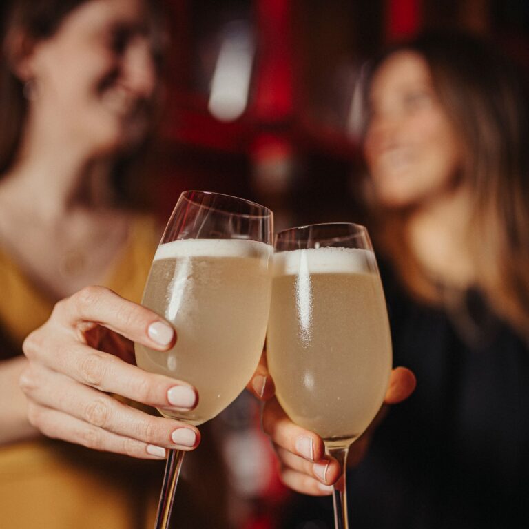 THRIVING DESTINATION COCKTAIL BAR & LOUNGE – THORNBURY